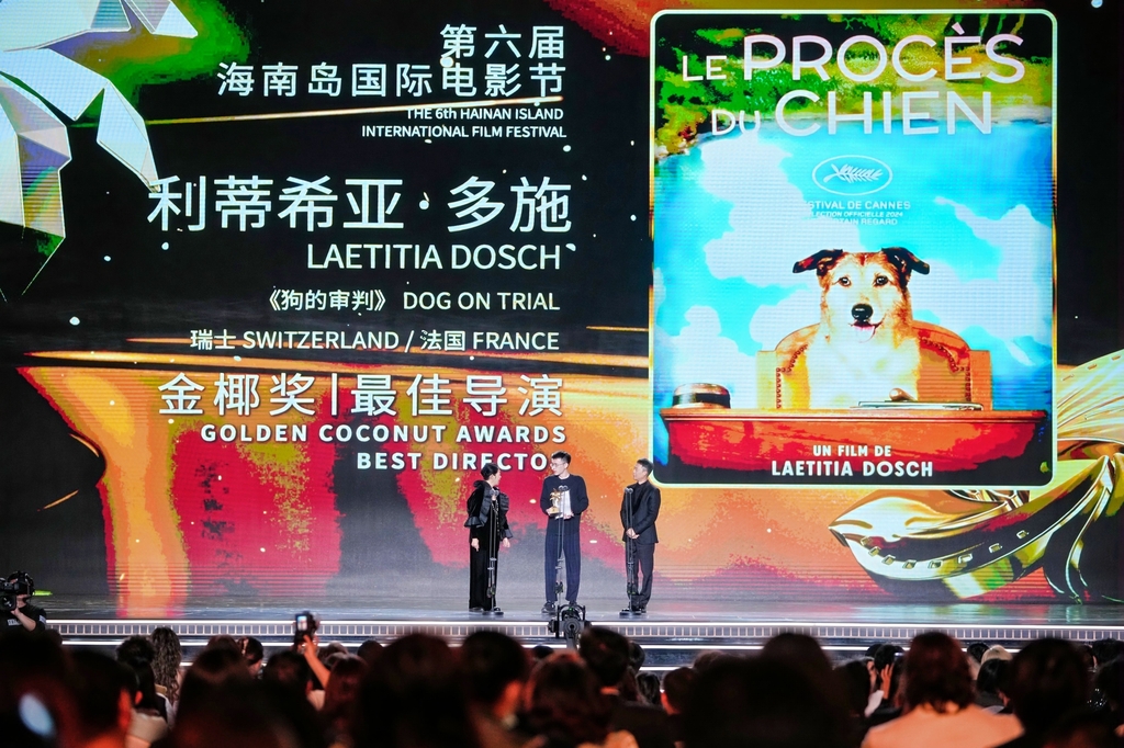 Laetitia Dosch wins the Best Director award for her work 