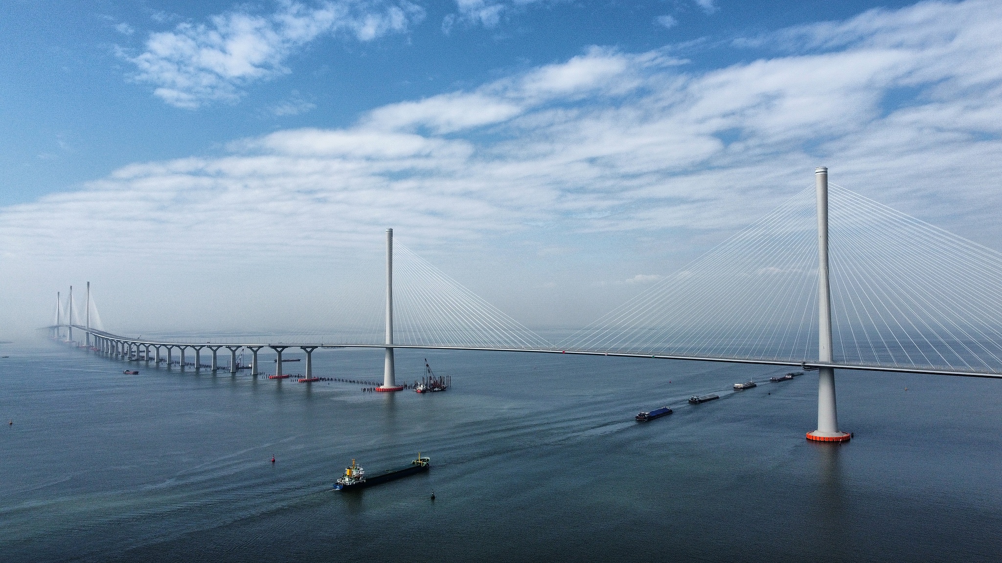 The five main towers of Huangmao Sea Channel Bridge. /CMG