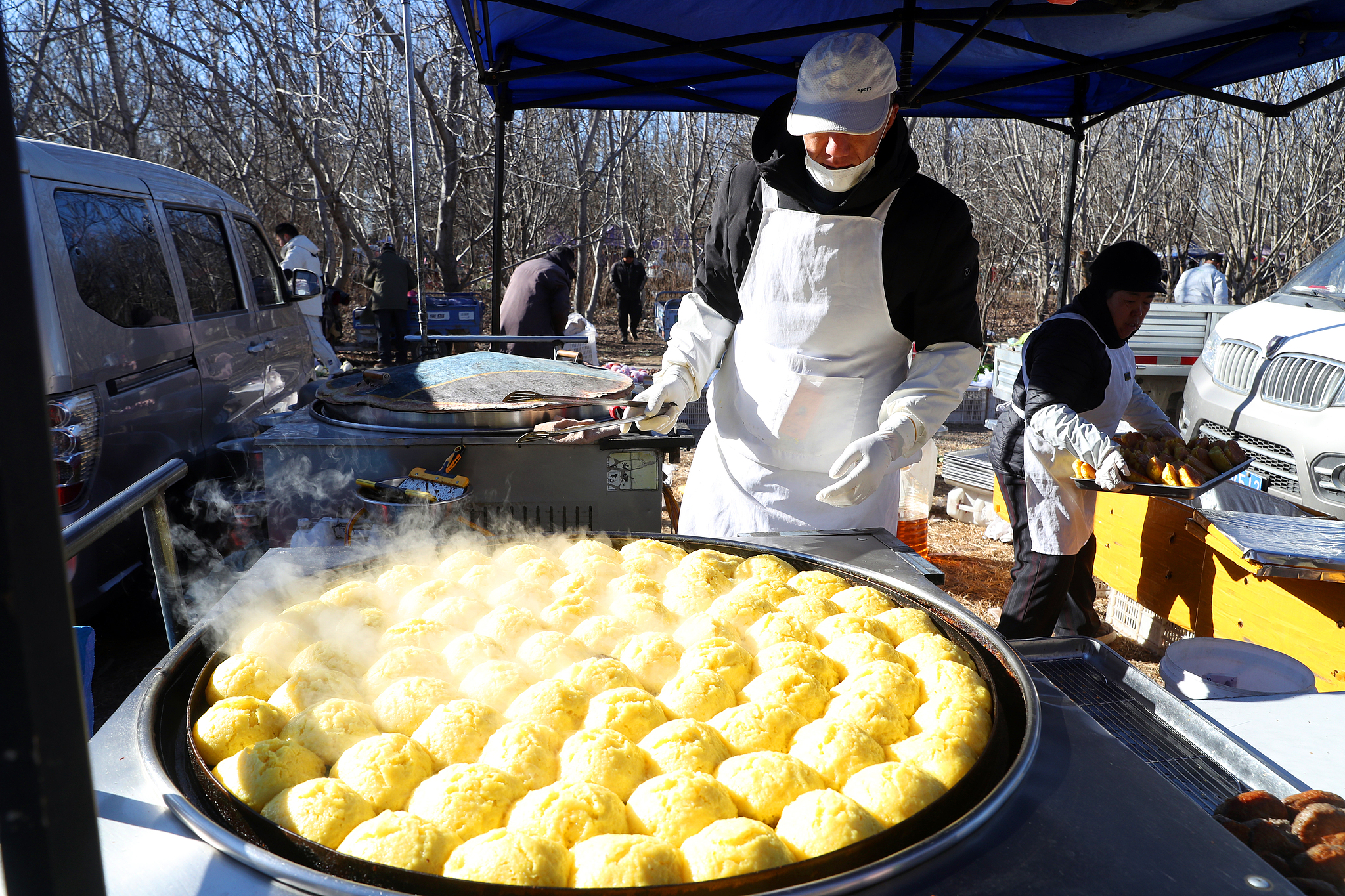 A vendor sells buns at a rural open-air market in Huoxian County, Tongzhou District, Beijing, December 2, 2024. /CFP