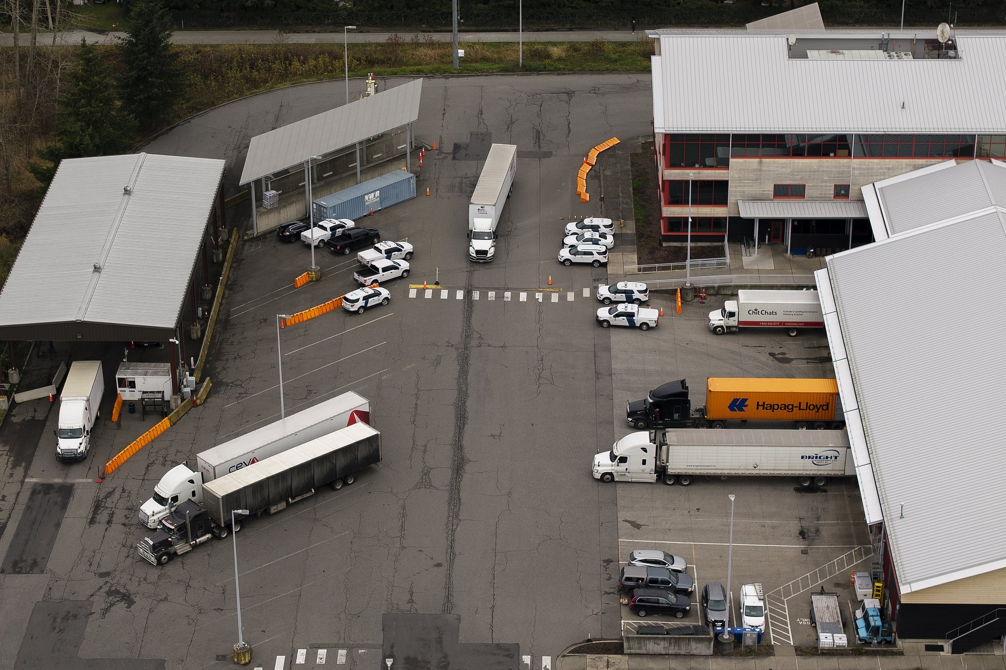 Trucks enter the U.S. from Canada at a U.S. port of entry, Blaine, the United States, November 26, 2024. /CFP