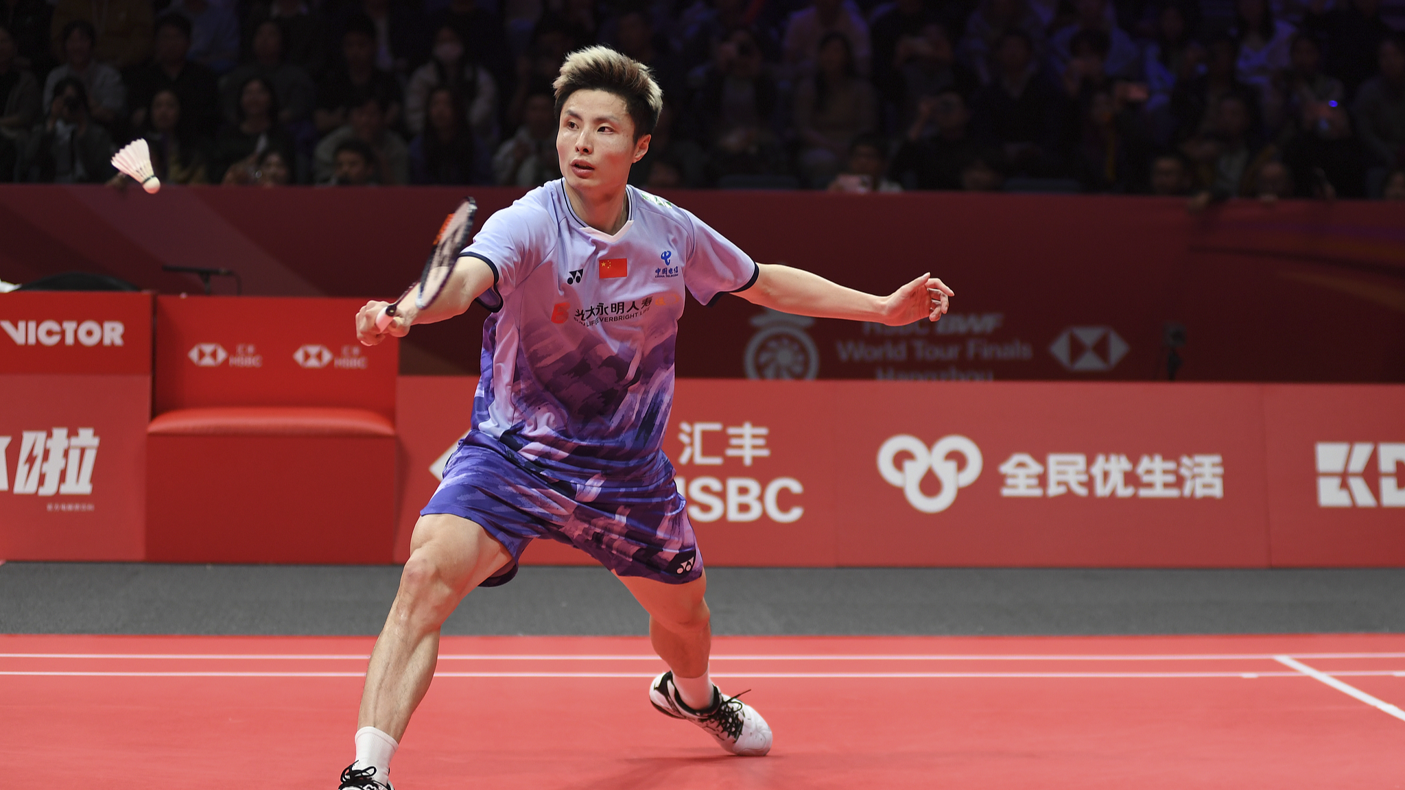 Shi Yuqin in action against Kunlavut Vitidsarn in the men's singles group stage at BWF World Tour Finals in Hangzhou, Zhejiang Province, China, December 12, 2024. /CFP