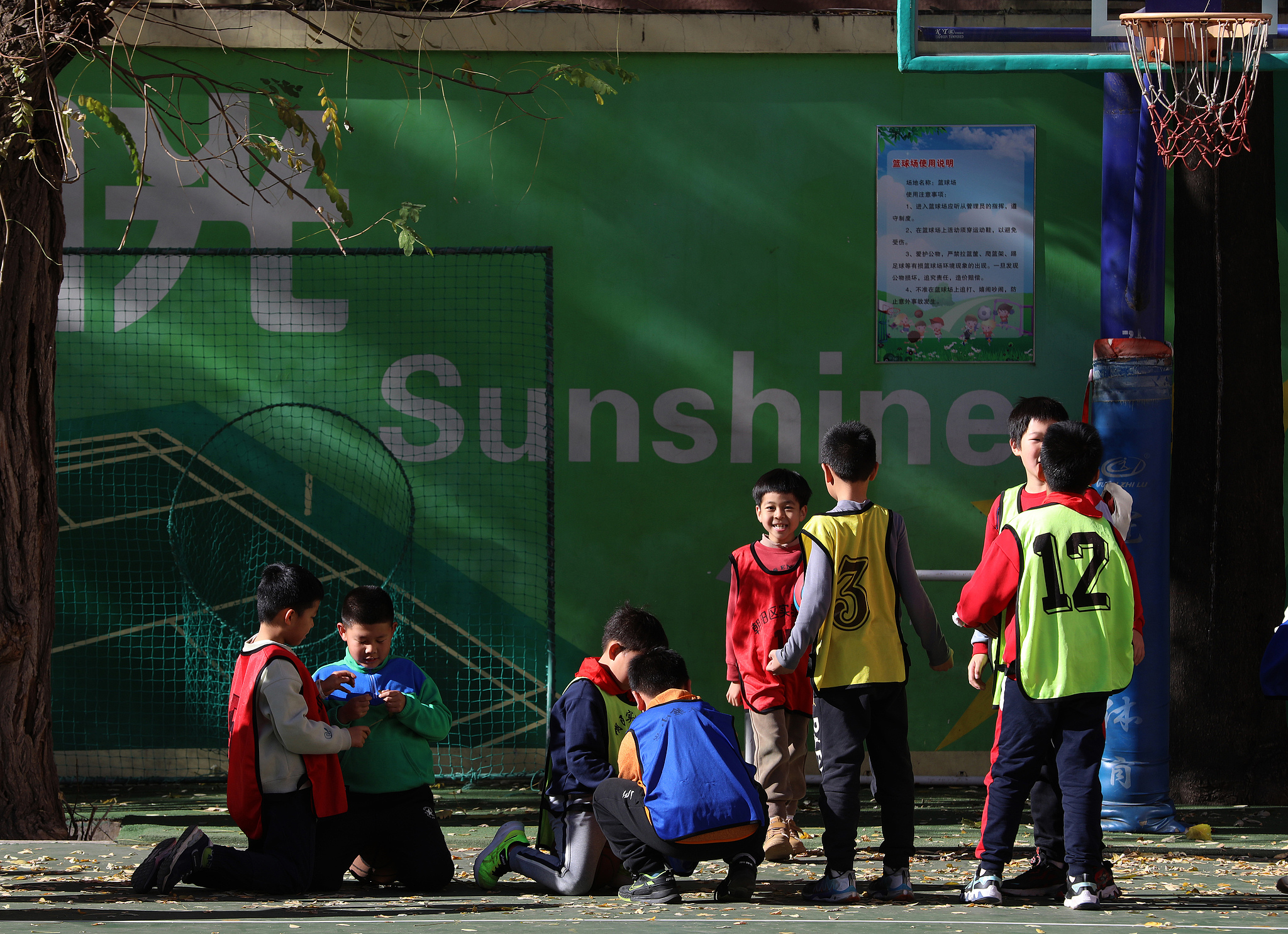 Schoolchildren play before a sports game at the Beijing Chaoyang District Experimental Primary School, Beijing, November 21, 2024. /CFP