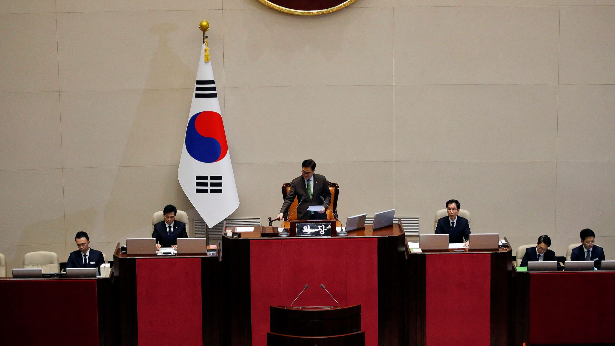 South Korean National Assembly Speaker Woo Won-shik bangs the gavel while announcing the result of voting for the impeachment vote of President Yoon Suk-yeol at the National Assembly in Seoul, December 14, 2024. /CFP