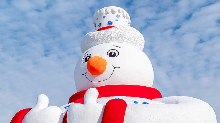 Live: Giant snowman warmly welcomes tourists from around the world to Harbin – Ep. 3