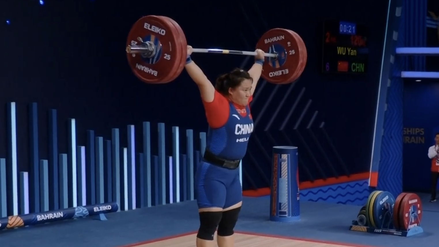 China's Wu Yan in action of the World Weightlifting Championships in Manama, Bahrain, December 14, 2024. /CFP