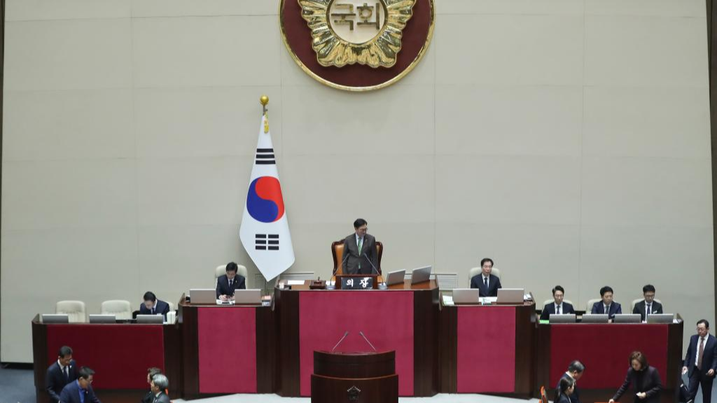 South Korean lawmakers vote to impeach President Yoon Suk-yeol over martial law declaration during a historic parliamentary session, with 204 in favor, 85 against, and 11 abstentions or voided votes in Seoul, South Korea, December 14, 2024. / Xinhua