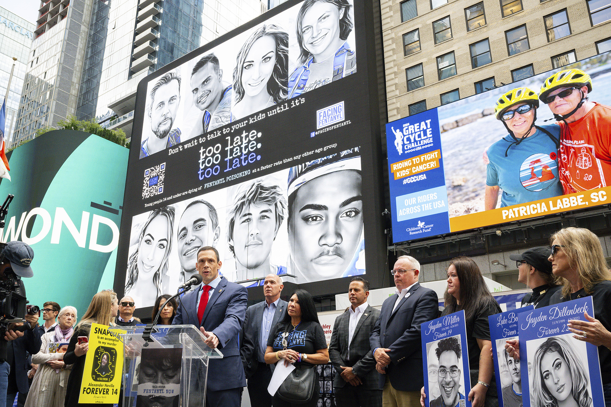 Special Agent in Charge of the Drug Enforcement Administration's New York Division, Frank A. Tarentino III, speaks on National Fentanyl Prevention and Awareness Day in New York's Times Square, August 21, 2024. /CFP