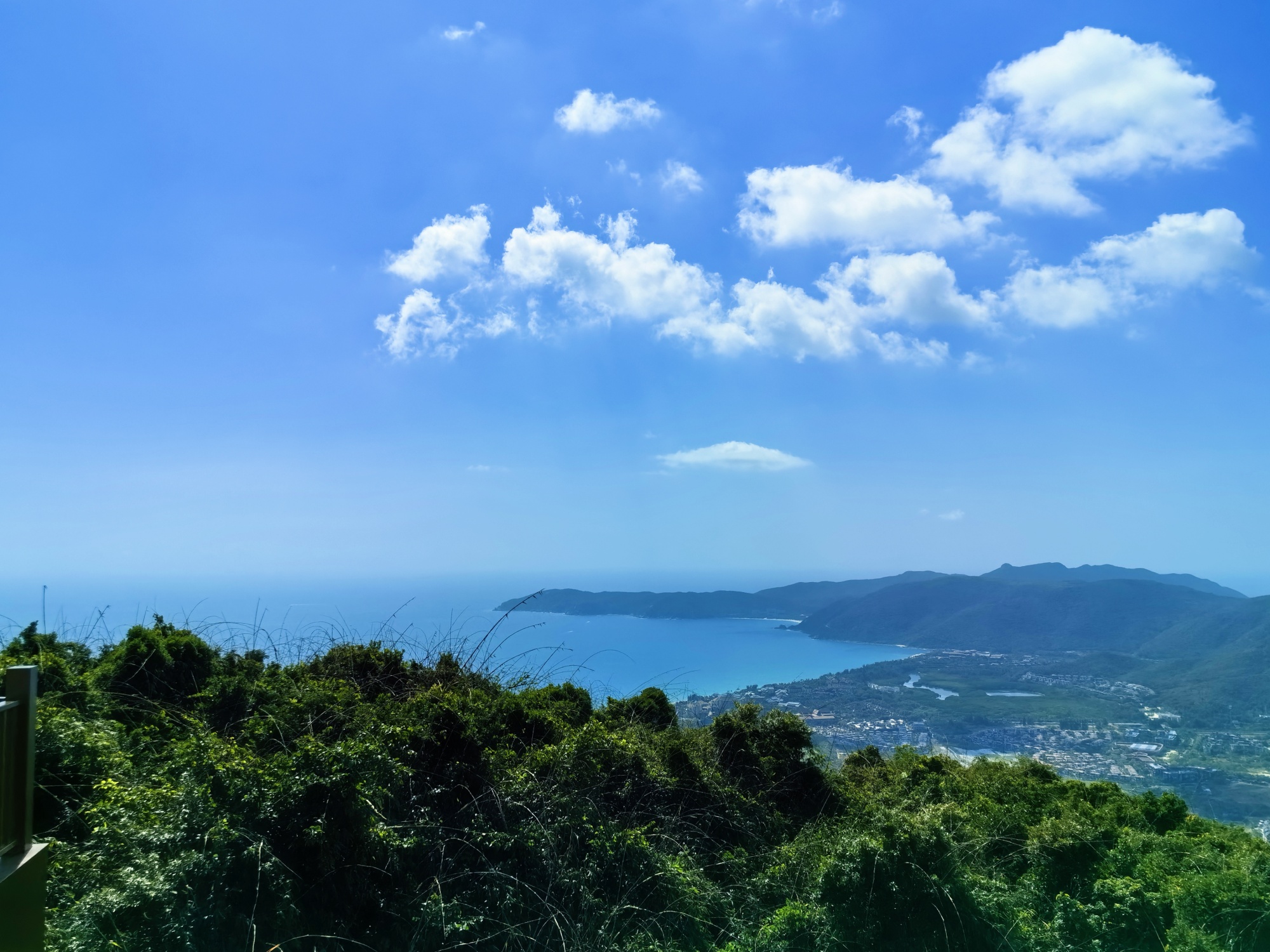 Panoramic views of Yalong Bay are seen from Yalong Bay Tropical Paradise Forest Park in Sanya, south China's Hainan Province. /CGTN