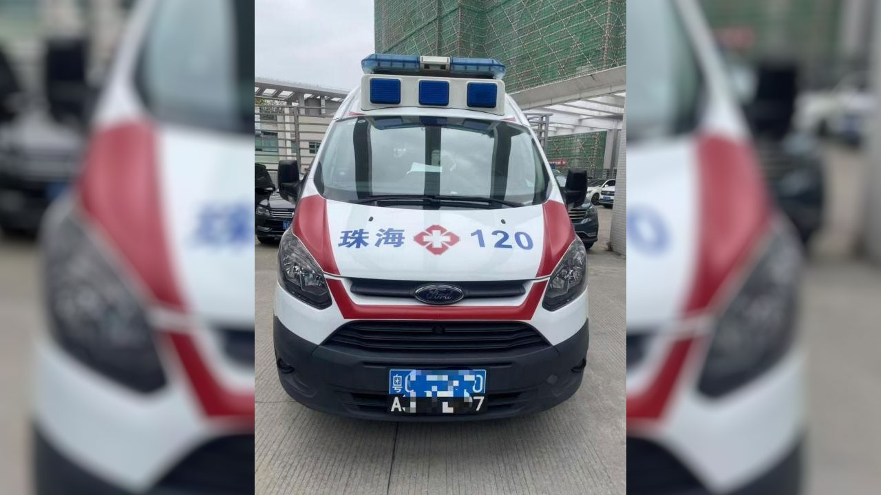 An ambulance equipped with dual Guangdong-Macao license plates in Zhuhai, south China's Guangdong Province. /Zhuhai Media Group