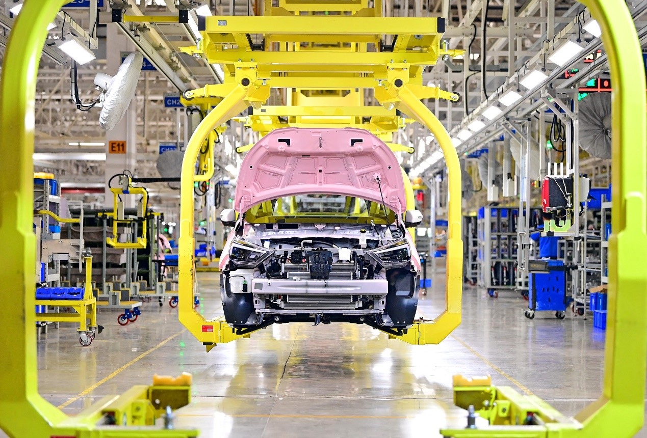 The intelligent production line transports electric cars under assembly at the factory of a new energy vehicle company in Nanchang, capital city of east China's Jiangxi Province, April 15, 2024. /CFP