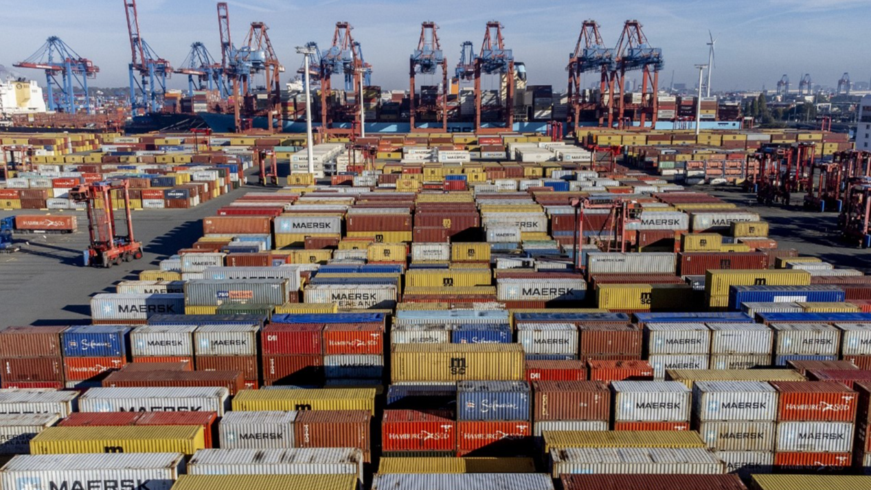 Containers from China are piled up at the Port of Hamburg, Germany, October 26, 2022. /CFP