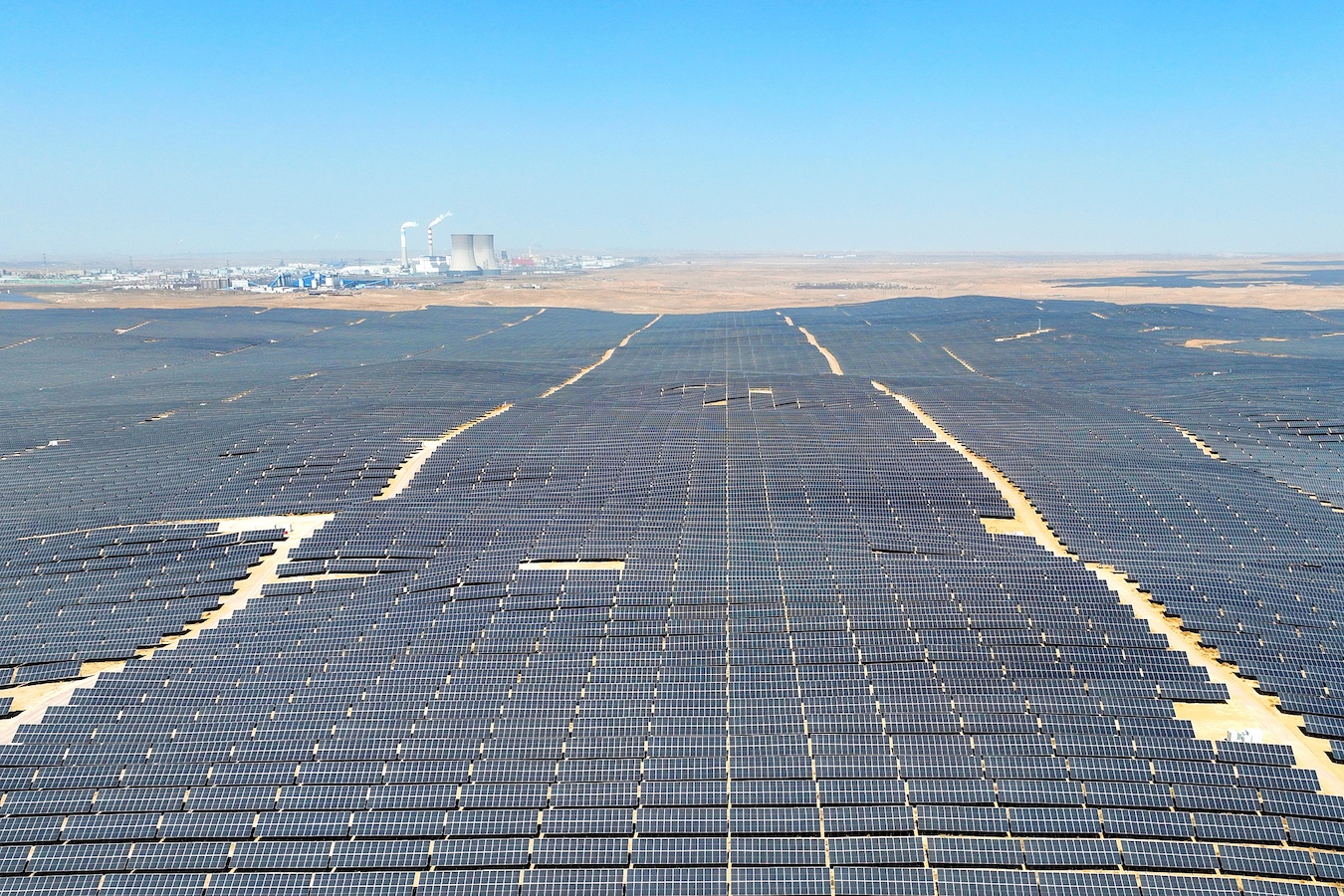 Photovoltaic panels in Lingwu City, Ningxia Hui Autonomous Region, northwest China, March 20, 2024. /CFP