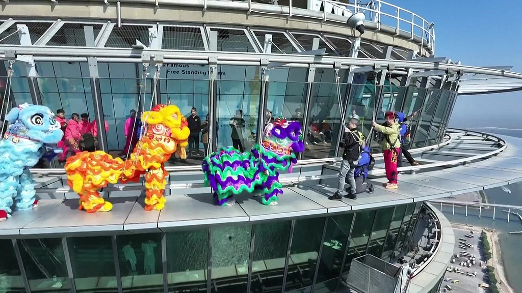 A special lion dance performance takes place on the Macao Tower to mark 25th anniversary of Macao's return to China. /CFP