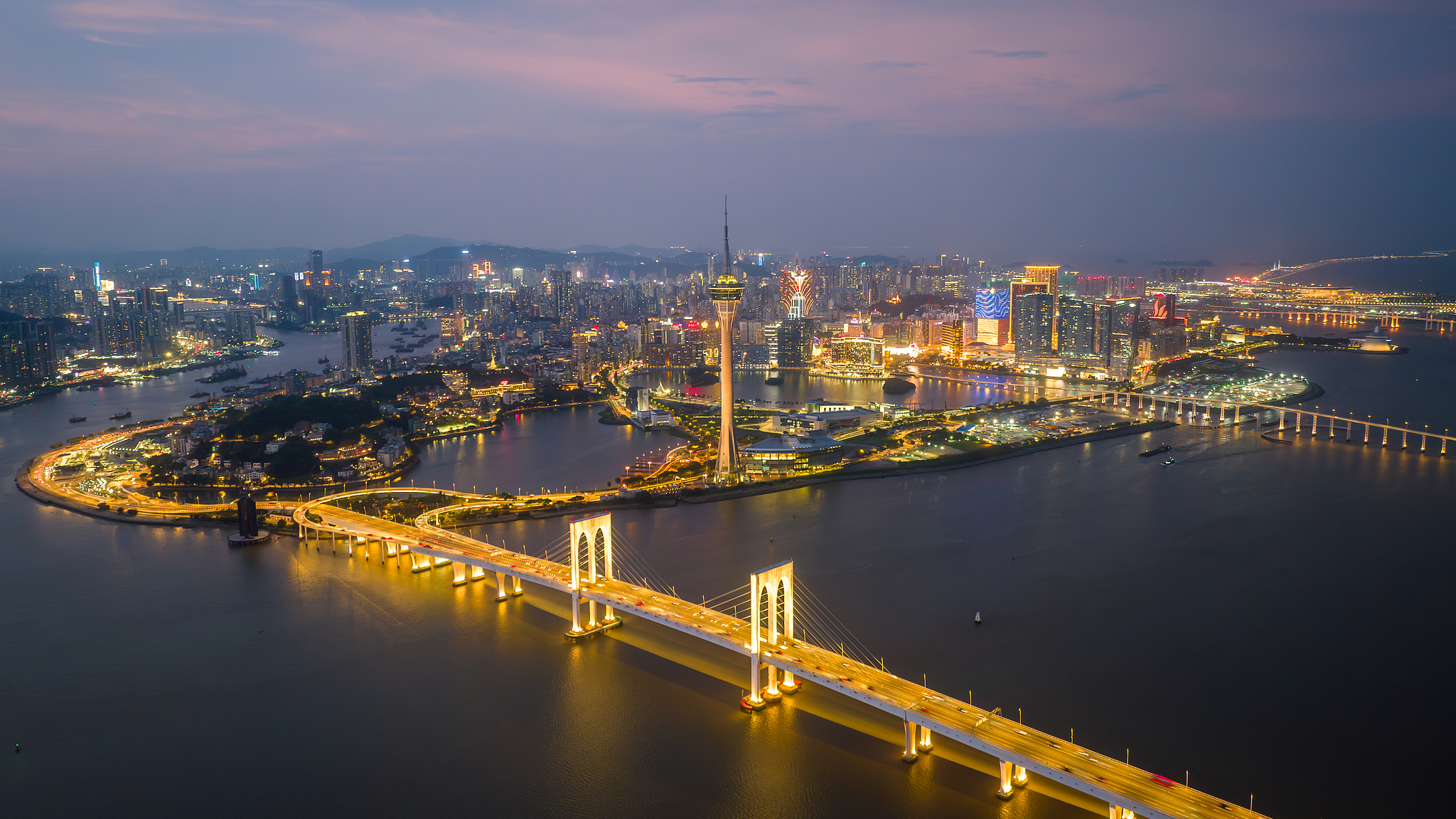 Xi Jinping attends gala marking Macao's return anniversary