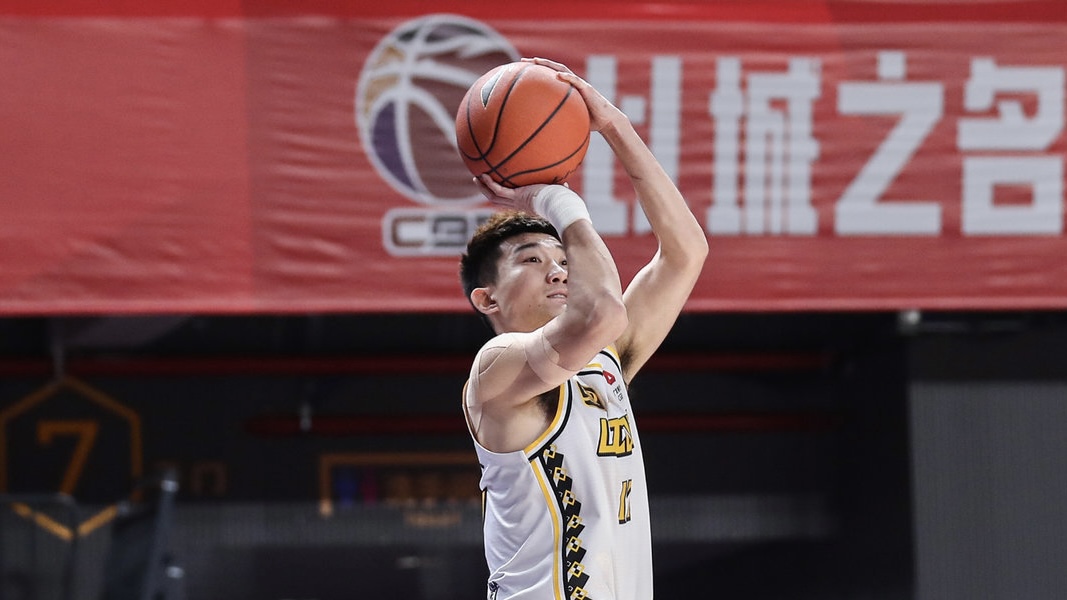 Guangsha Lions' guard Sun Minghui in action during the match against the Guangzhou Loong Lions in Guangzhou, Guangdong Province, December 19, 2024. /CFP