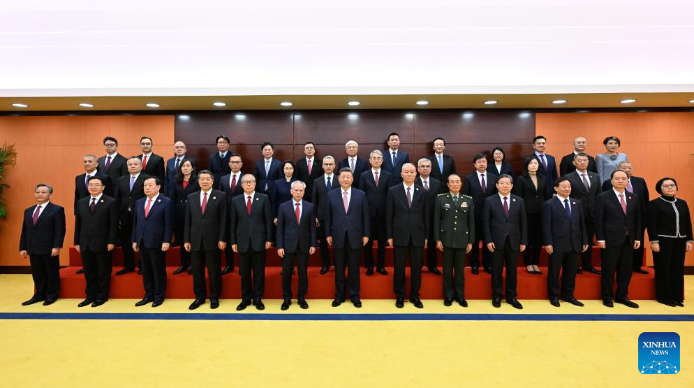 Chinese President Xi Jinping (C, front) meets with new officials of the executive, legislative and judicial organs of the Macao Special Administrative Region in Macao, south China, December 20, 2024. /Xinhua