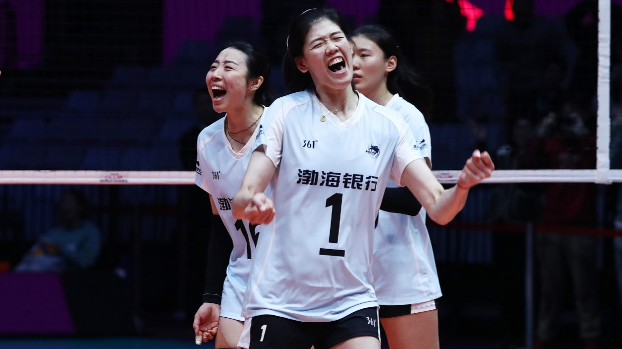 Tianjin Bohai Bank captain Li Yingying (C) celebrates with teammates after beating Dentil Praia Clube 3-1 in the semifinals at the Federation of International Volleyball (FIVB) Women's Club World Championship in Hangzhou, China, December 21, 2024. /CFP