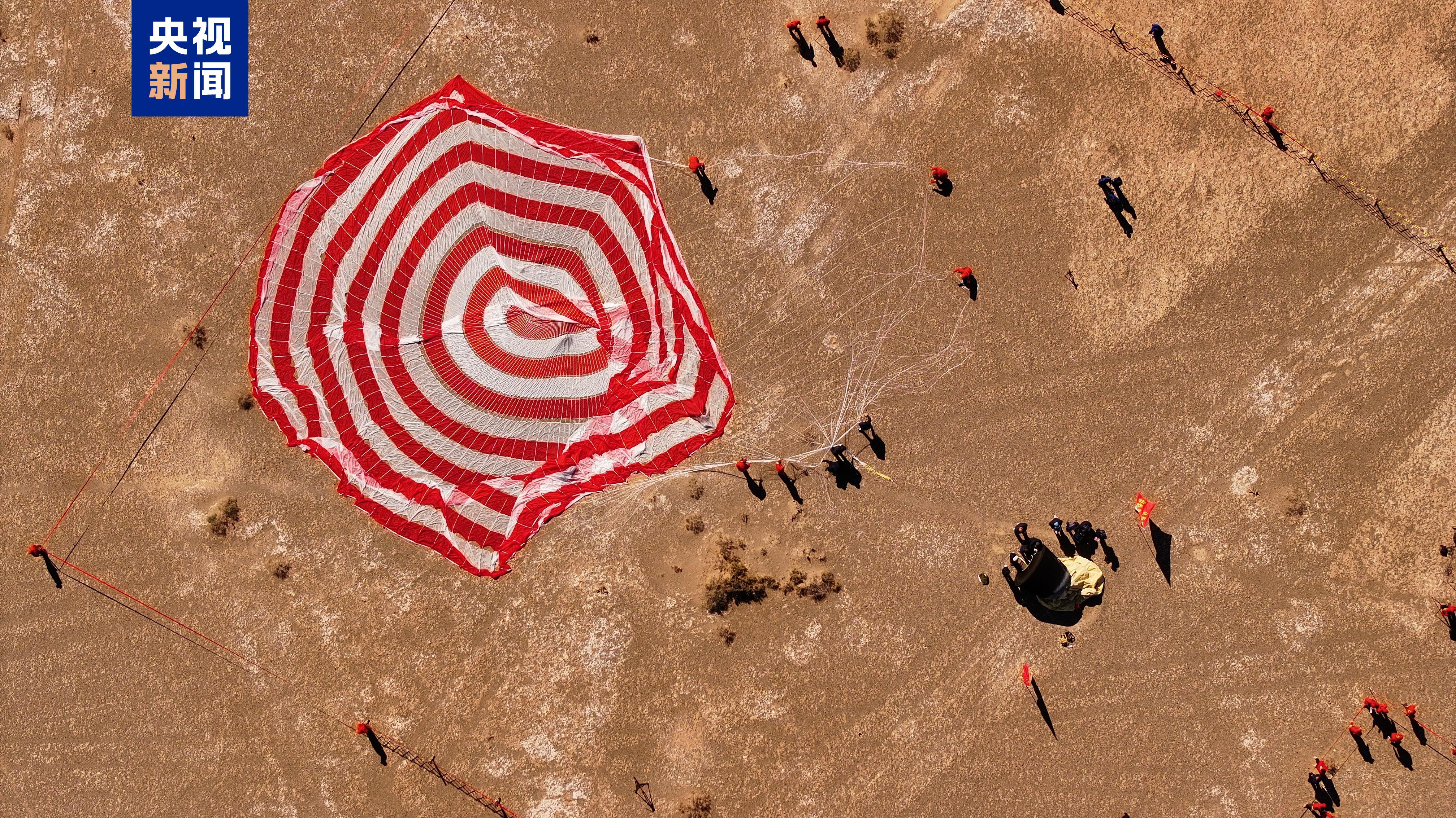 China's first reusable and returnable test satellite, the Shijian-19, lands at the Dongfeng Landing Site in the Gobi Desert in north China's Inner Mongolia Autonomous Region, October 11, 2024. /CMG