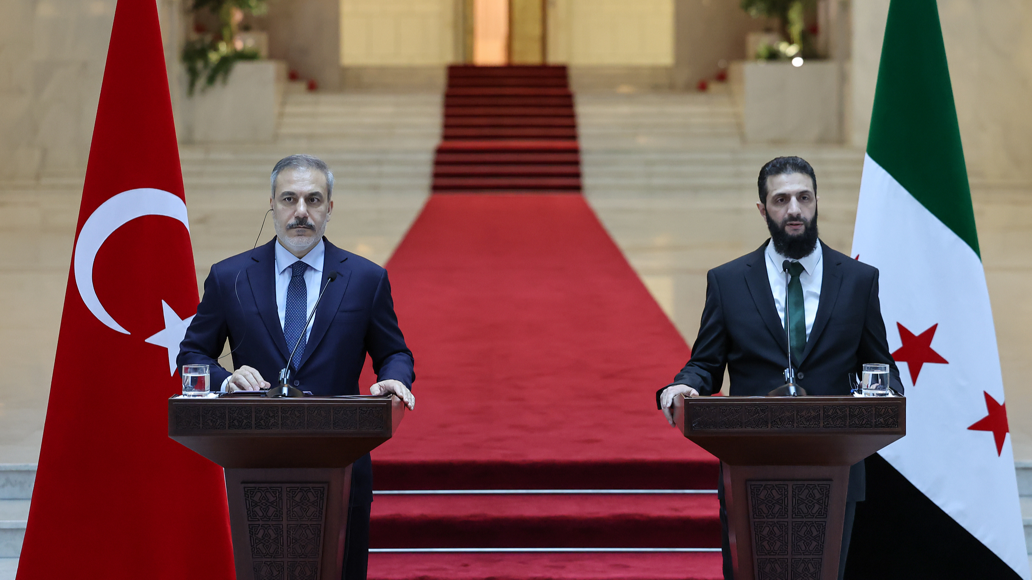 Leader of new Syrian administration, Ahmed al Sharaa (R) and Turkish Foreign Minister Hakan Fidan hold a joint press conference after their meeting in Damascus, Syria, December 22, 2024. /CFP