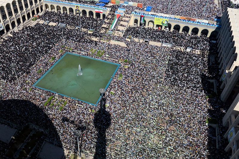 An aerial view of a large crowd as Iran's supreme leader Ayatollah Ali Khamenei delivers a speech defending Iran's retaliatory missile attack on Israel, October 4, 2024. /CFP