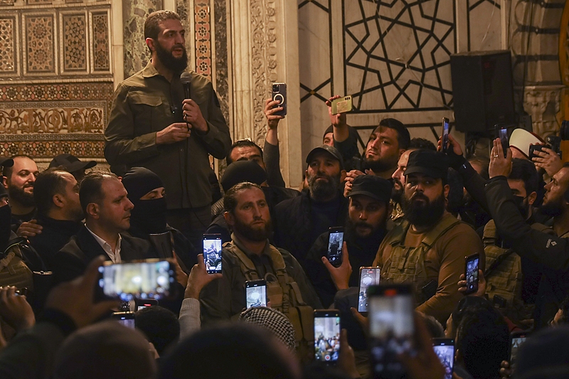 Abu Mohammed al-Golani speaks at the Umayyad Mosque in Damascus Sunday, December 8, 2024. /CFP