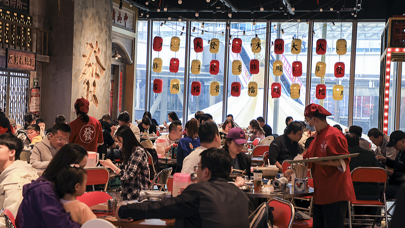 Brisk business at a restaurant in Shanghai, China, May 3, 2024. /CFP