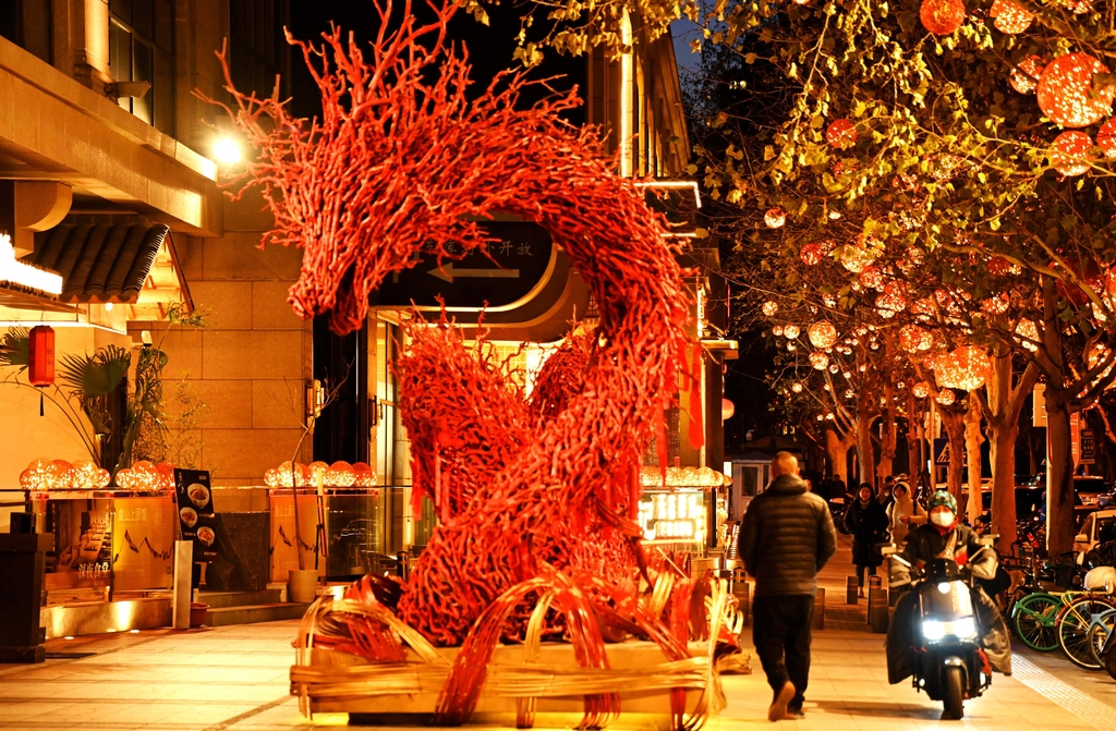 A photo taken on December 23, 2024, shows a dragon-shaped installation in Sanlitun, Beijing. /IC