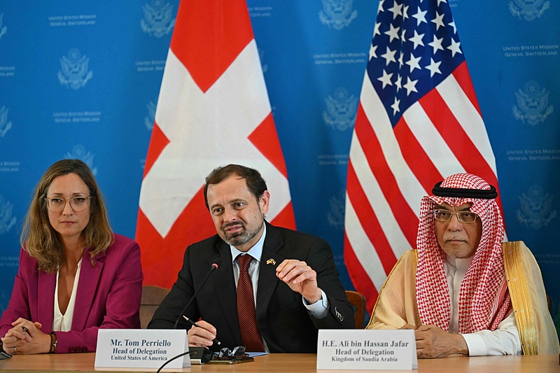 Head of Swiss Delegation Sibylle Obrist (L), US special envoy for Sudan Tom Perriello and head of Saudi Arabian delegation Ali bin Hassan Jafar address a press conference at the end of Sudan ceasefire talks in Geneva, Switzerland, August 23, 2024. /CFP