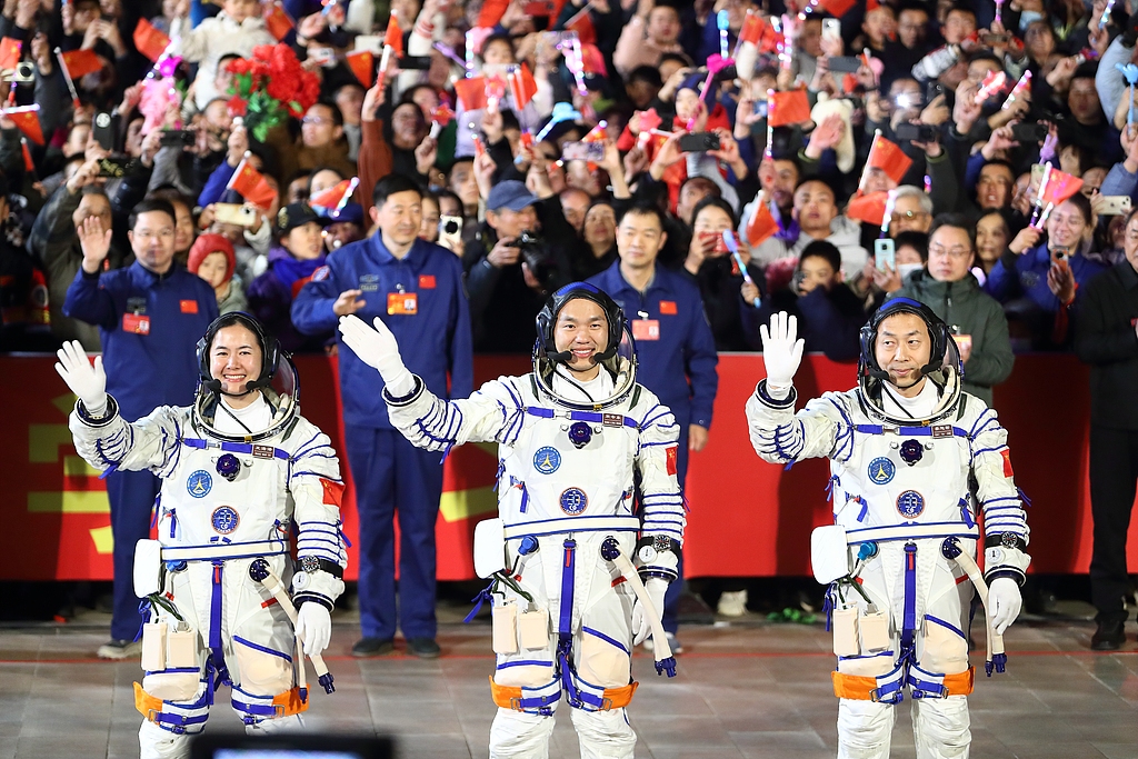 The Shenzhou-19 crew waves to the crowd at a send-off ceremony, Jiuquan Satellite Launch Center, northwest China, October 30, 2024. /CFP