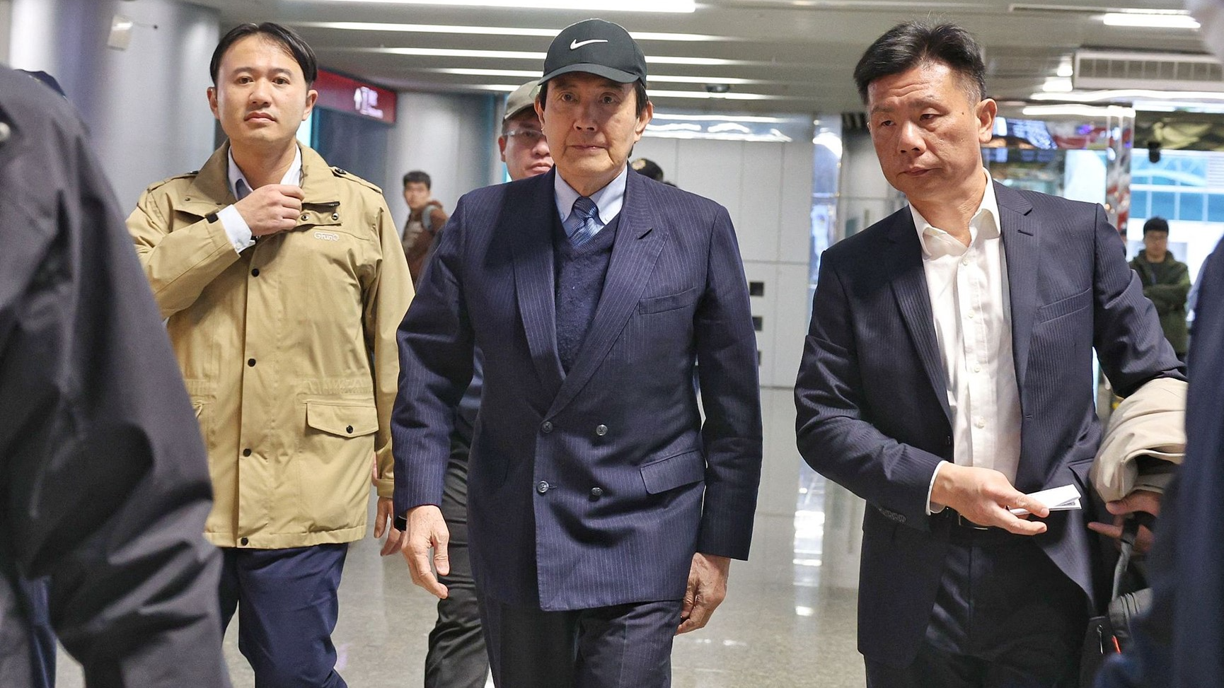 Former chairman of the Chinese Kuomintang party Ma Ying-jeou (C) at Taiwan's Taoyuan International Airport, southeast China's Taiwan, December 18, 2024. /CFP