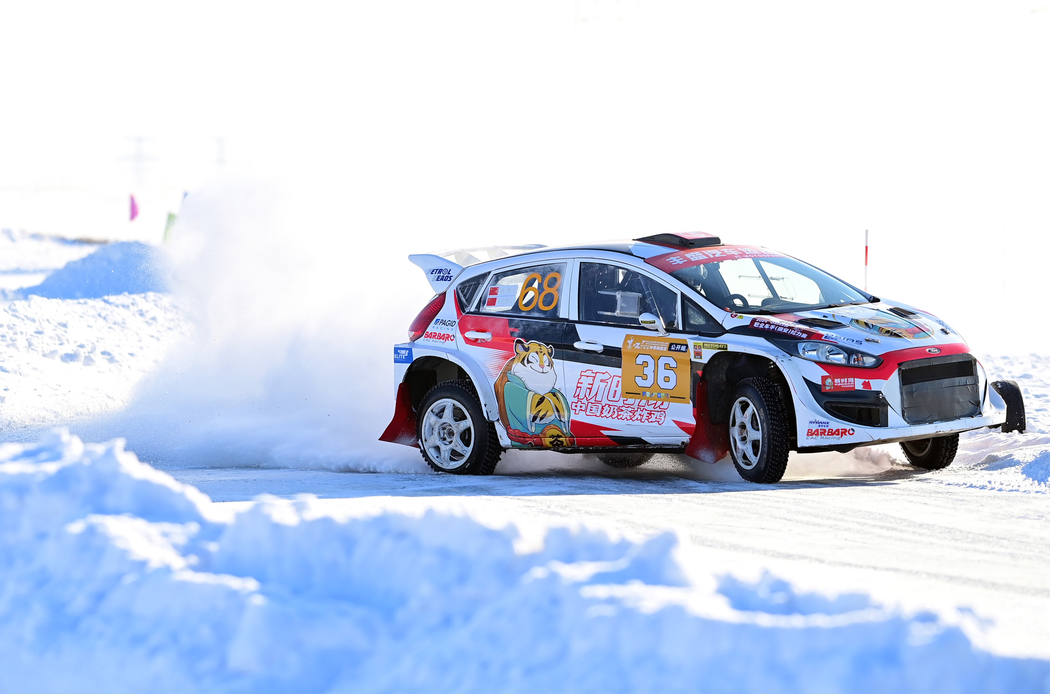 A competitor takes part in the short-track auto rally at the 7th Winter Heroes Games in Inner Mongolia on December 25, 2024. /CFP