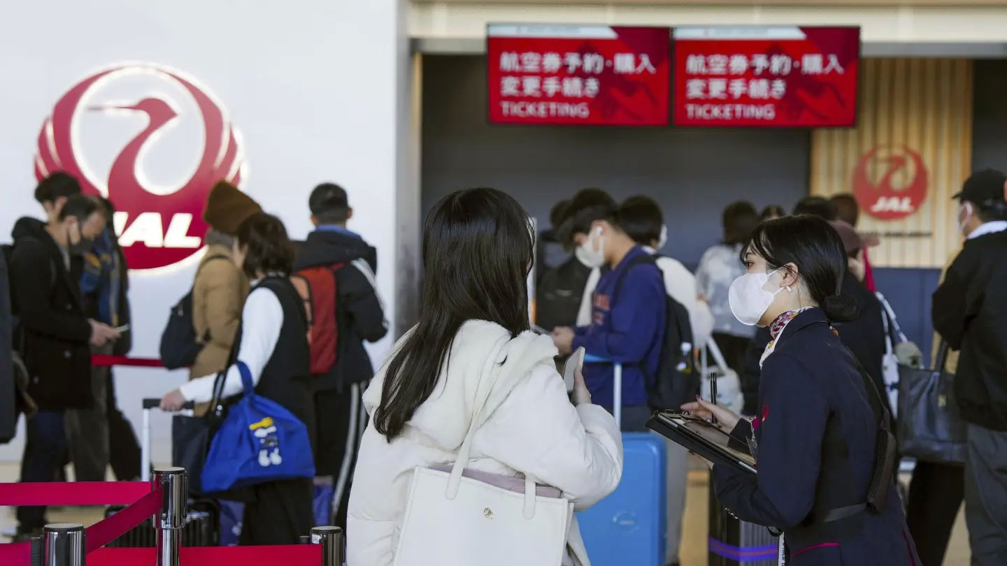 A Japan Airlines employee helps customers at Osaka International Airport, western Japan, December 26, 2024. /AP