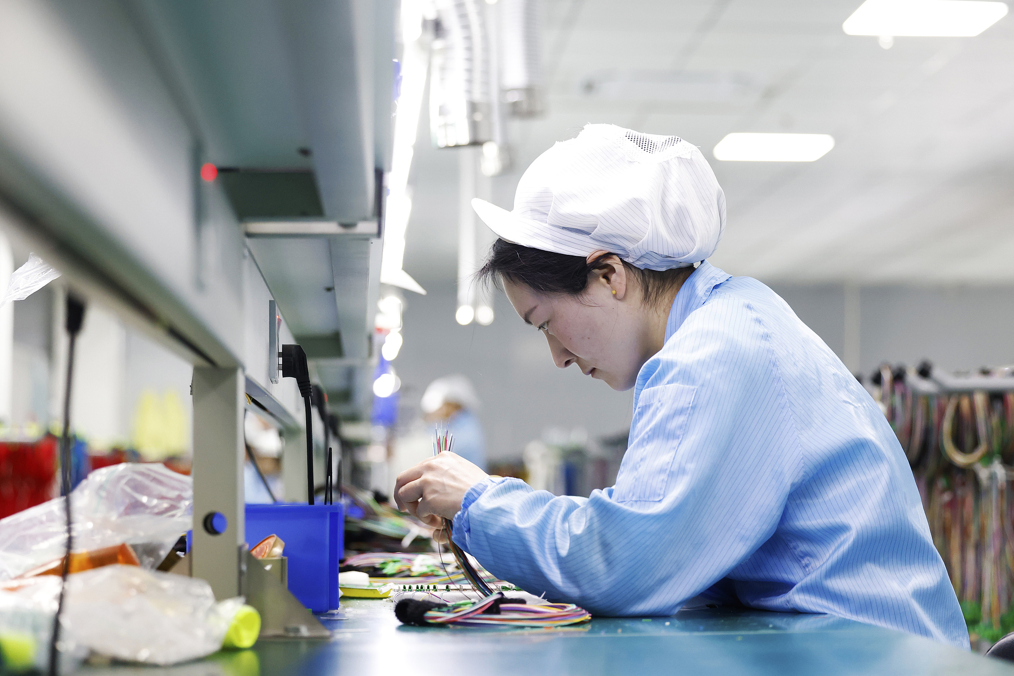 A worker completes export orders for optical cables in Suqian, east China's Jiangsu Province, December 21, 2024. /CFP