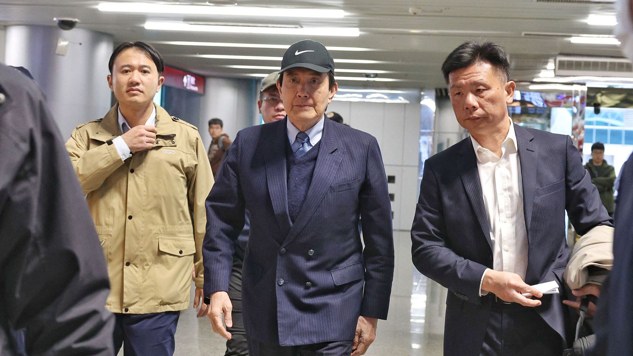 Ma Ying-jeou (center), former chairman of the Chinese Kuomintang party, at the Taoyuan Airport in Taipei, China's Taiwan region, December 18, 2024. /CFP