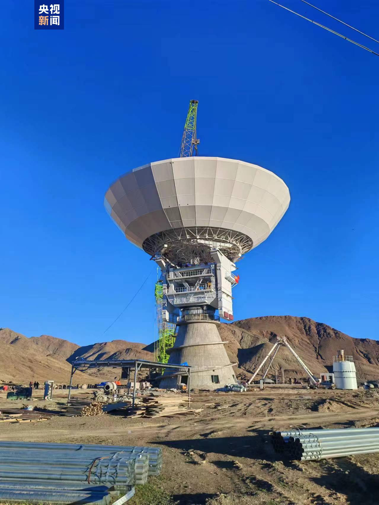 The radio telescope with 40-meter-diameter antennas in Shigatse in southwest China's Xizang Autonomous Region. /CMG