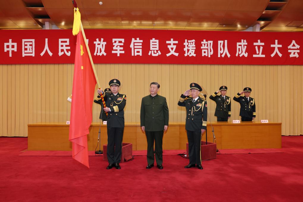 Chinese President Xi Jinping, also general secretary of the CPC Central Committee and chairman of the CMC, presents a flag to the information support force of the Chinese PLA at its establishment ceremony in Beijing, China, April 19, 2024. /Xinhua