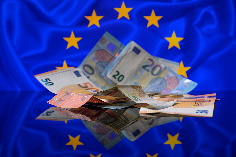 Euro banknotes lie on a table with the European Union flag in the background in Brussels, Belgium, January 1, 2024. /CFP