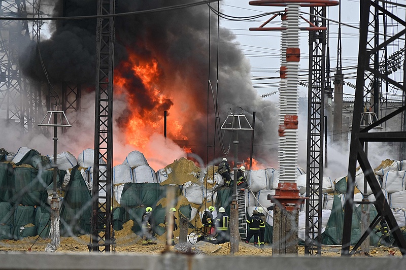 A fire at an electrical substation after a missile attack in Ukraine's Kharkiv, March 22, 2024. /CFP