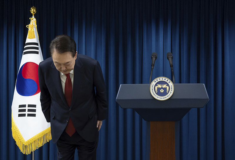 Yoon Suk-yeol bows at the end of an announcement at the presidential office in Seoul, South Korea, December 7, 2024. /CFP