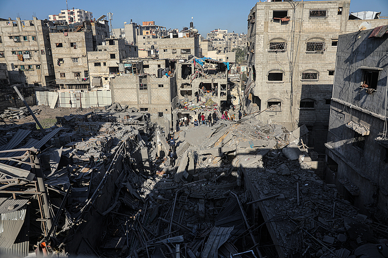 A targeted building and the damaged structures around it after an Israeli army attack in the Derec neighborhood in Gaza, December 19, 2024. /CFP