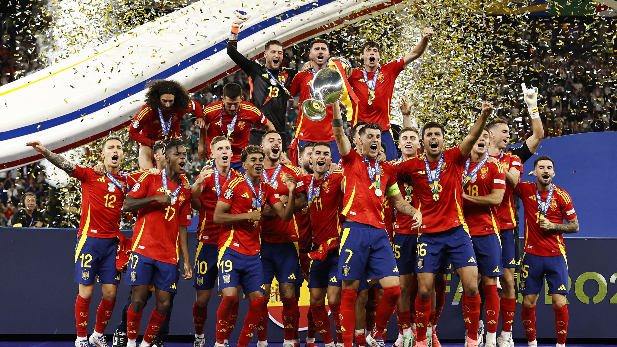 Spain players celebrate with the Henri Delaunay trophy during the UEFA EURO 2024 Final match between Spain and England at the Olympiastadion in Berlin, Germany, July 14, 2024. /CFP