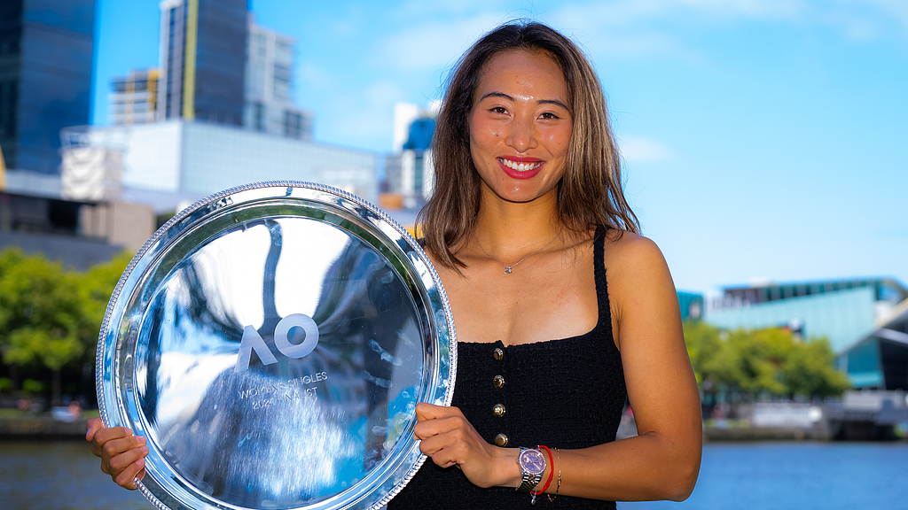 China's Zheng Qinwen poses for photos with the runner-up trophy on Day 15 of the 2024 Australian Open at Melbourne Park in Melbourne, Australia, January 28, 2024. /CFP