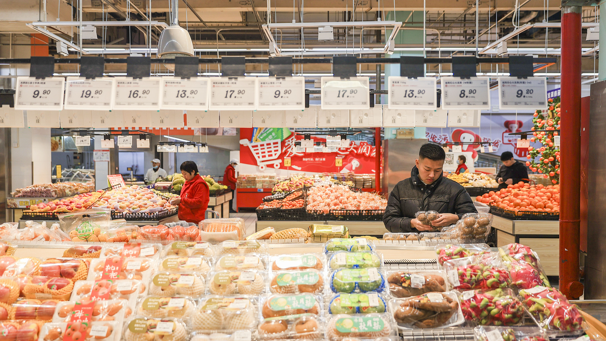 People go shopping at a supermarket in Nanjing, east China's Jiangsu Province, March 9, 2024. /CFP