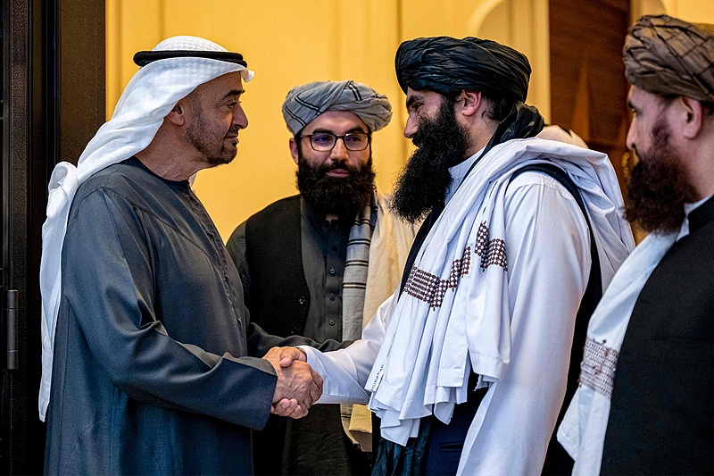 UAE President Mohamed bin Zayed al-Nahyan (L) bidding farewell to Sirajuddin Haqqani (2nd-R), interior minister of the Taliban administration of Afghanistan, after a meeting at al-Shati Palace in Abu Dhabi, June 3, 2024. /CFP