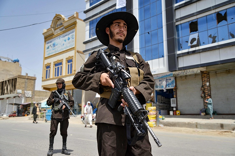 Taliban security personnel stand guard at a checkpoint in Kandahar on the eve of the third anniversary of the Taliban's takeover of Afghanistan, August 13, 2024 /CFP