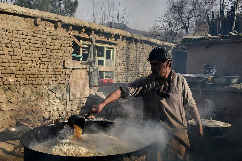 An Afghan cook prepares a meal for a wedding party in the Fayzabad district of Badakhshan province, December 29, 2024. /CFP