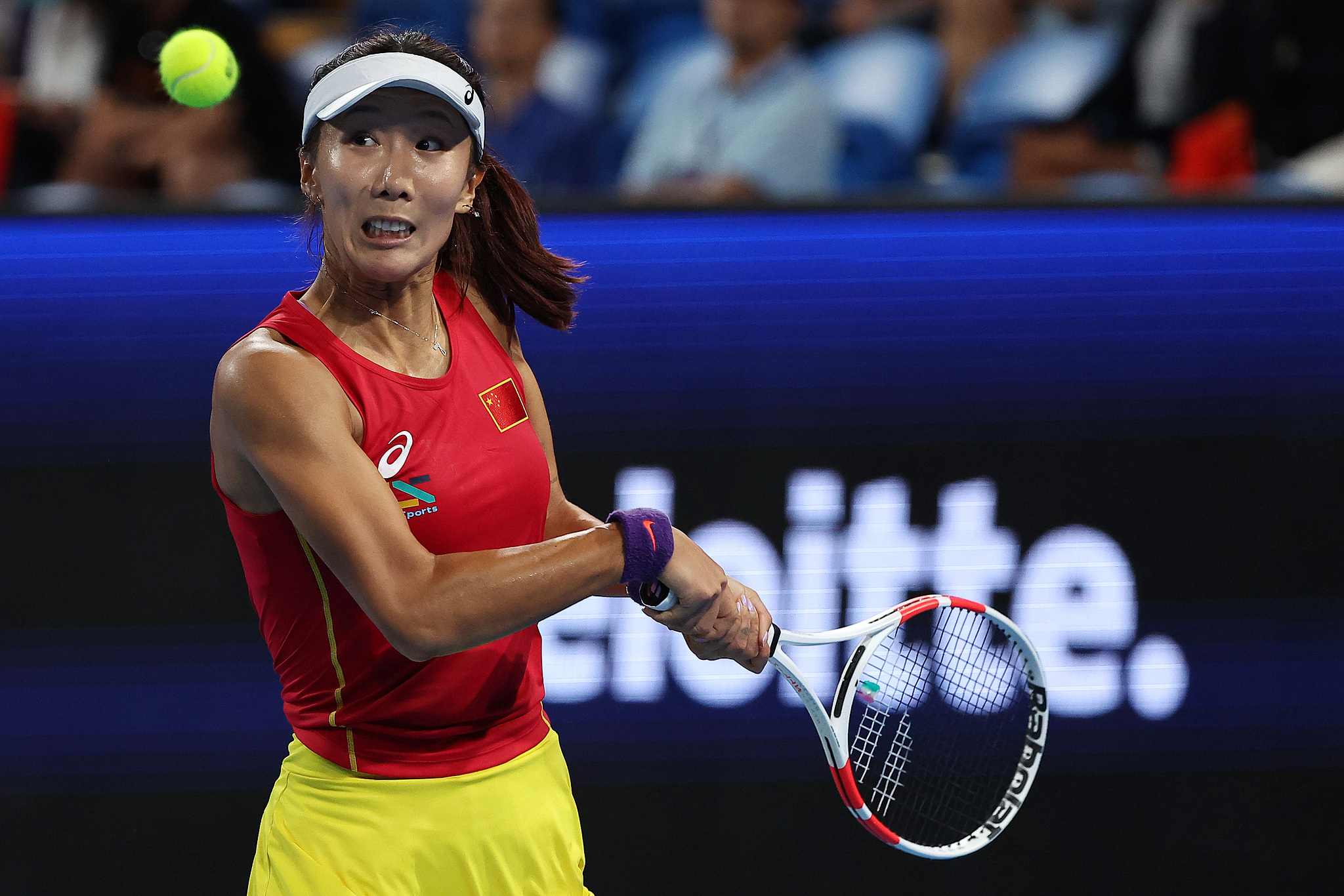 Gao Xinyu of China hits a shot against Laura Siegemund of Germany in their women's singles match at the United Cup in Perth, Australia, December 30, 2024. /CFP