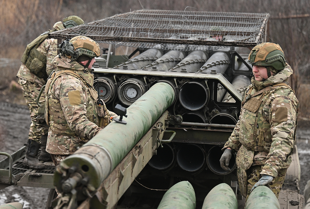 Russian servicemen prepare to fire a multiple rocket launcher towards Ukrainian positions in the Krasnoarmeysk sector of the frontline, December 22, 2024. /CFP