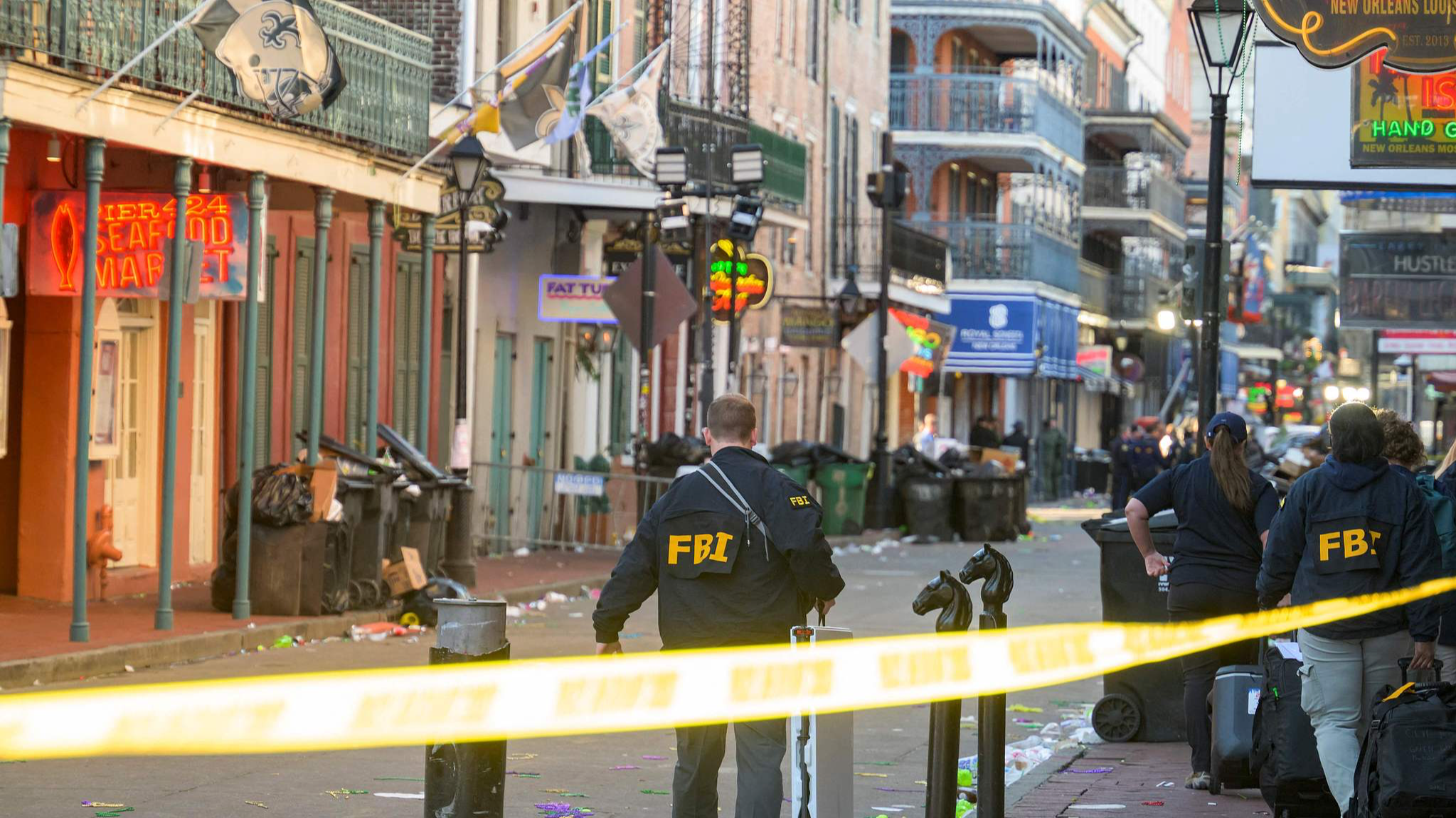 FBI investigators arrive at the scene where the white Ford F-150 pickup truck crashed into a work lift after allegedly driving into a crowd of New Year's revelers in the French Quarter of New Orleans, Louisiana, the U.S., January 1, 2025. /VCG