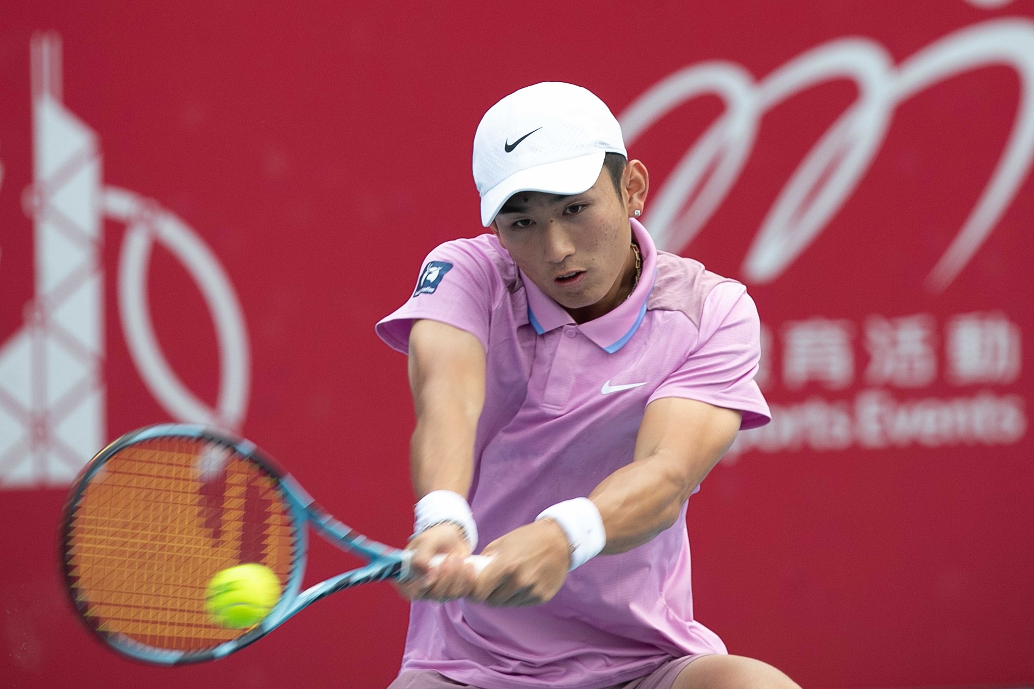 Shang Juncheng of China hits a shot in the men's singles match against Pedro Martinez of Spain at the Association of Tennis Professionals (ATP) Hong Kong Open in south China's Hong Kong Special Administrative Region (HKSAR), January 2,2025. /CFP